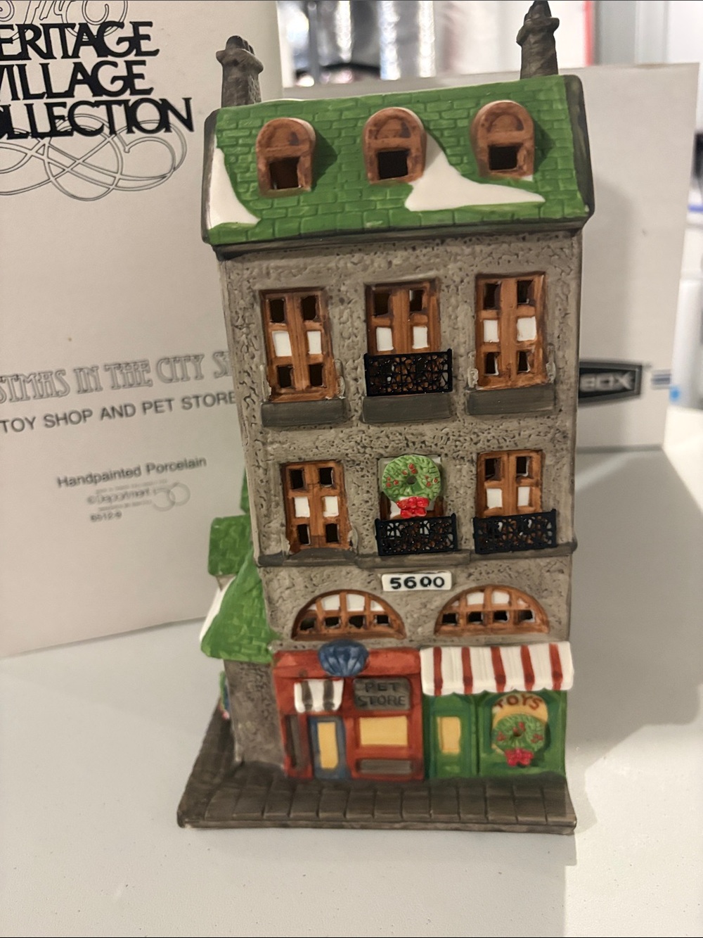 'Toy Shop & Pet Store Porcelain Building - Green